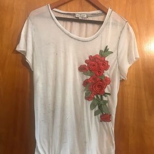 Distressed Thin tee with Red Roses 🌹